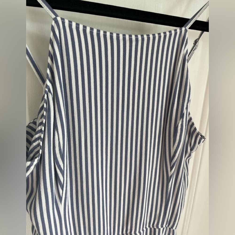 🛍️ Cute A&F Romper 🛍️ - Picture 2 of 6